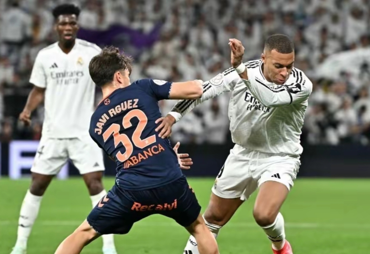 多特蒙德完胜巴萨，姆巴佩点燃赛场